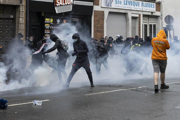 Clashes During The Yellow Vests Protest Act II - Lille Clashes during the demonstration in favor of purchasing power, the protection of public services, and fiscal and social justice, in Lille on October 24, 2026 as part of a nationwide call for mobilisation and protest bringing together former members of the Yellow Vest movement, labor unions, high school and university students. Photo by Sebastien Courdji ABACAPRESS.COM Lille nord France  Copyright: xCourdjixSebastien ABACAx