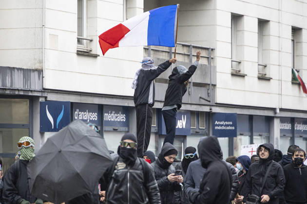 Clashes During The Yellow Vests Protest Act II - Lille Clashes during the demonstration in favor of purchasing power, the protection of public services, and fiscal and social justice, in Lille on October 24, 2026 as part of a nationwide call for mobilisation and protest bringing together former members of the Yellow Vest movement, labor unions, high school and university students. Photo by Sebastien Courdji ABACAPRESS.COM Lille nord France  Copyright: xCourdjixSebastien ABACAx