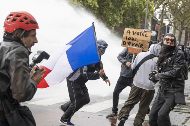 Clashes During The Yellow Vests Protest Act II - Lille Clashes during the demonstration in favor of purchasing power, the protection of public services, and fiscal and social justice, in Lille on October 24, 2026 as part of a nationwide call for mobilisation and protest bringing together former members of the Yellow Vest movement, labor unions, high school and university students. Photo by Sebastien Courdji ABACAPRESS.COM Lille nord France  Copyright: xCourdjixSebastien ABACAx