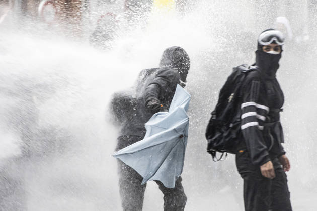 Clashes During The Yellow Vests Protest Act II - Lille Clashes during the demonstration in favor of purchasing power, the protection of public services, and fiscal and social justice, in Lille on October 24, 2026 as part of a nationwide call for mobilisation and protest bringing together former members of the Yellow Vest movement, labor unions, high school and university students. Photo by Sebastien Courdji ABACAPRESS.COM Lille nord France  Copyright: xCourdjixSebastien ABACAx