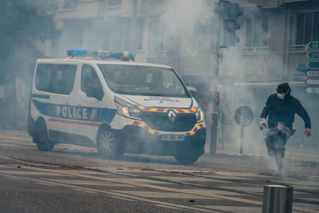 Yellow Vests Protest Act II - Grenoble A new day of mobilization took place on Saturday, October 24, called by the Yellow Vests (Gilets jaunes) and supported by high school students, university students, and labor unions, to protest against the high cost of living. A significant security presence was deployed. Nevertheless, clashes between masked individuals and law enforcement occurred on the fringes of the march. Photo by Leo Previtali ABACAPRESS.COM Grenoble France  Copyright: xPrevitalixLeo ABACAx