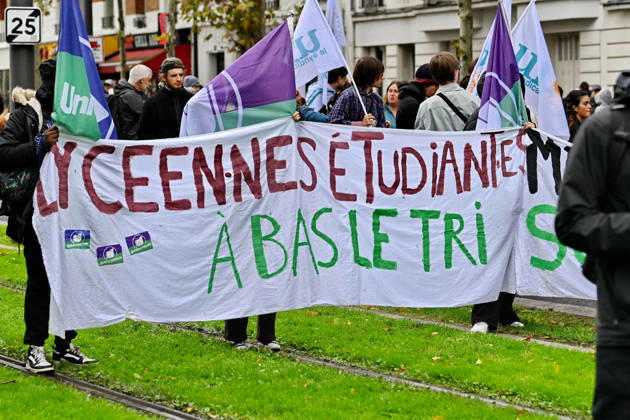 Yellow Vests Protest Act II - Paris Demonstration in favor of purchasing power, the protection of public services, and fiscal and social justice, as part of a nationwide call for mobilisation bringing together former members of the Yellow Vest movement, labor unions, high school and university students. in Paris on October 24, 2026. Photo by Karim Ait Adjedjou ABACAPRESS.COM Paris France  Copyright: xAitxAdjedjouxKarim ABACAx