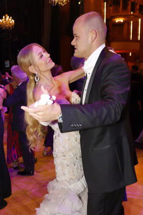 Jenny Elvers with her son Paul Jolig at the 31st Leipzig Opera Ball 2026 at the Leipzig Opera House, Leipzig, October 24, 2026 Foto:xR.xStoffelsx xFuturexImagex opernball2026_6094