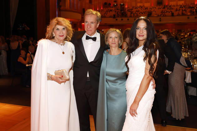 Vivian Honert Boddin and Maxi Fenger with guests at the 31st Leipzig Opera Ball 2026 at the Leipzig Opera, Leipzig, October 24, 2026 Foto:xR.xStoffelsx xFuturexImagex opernball2026_6118