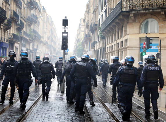 Several thousand people are marching through downtown Bordeaux as part of the demonstration on October 24, 2026, in Bordeaux, France  Copyright: xPatrickxBernardx2x xBestimagexPatrickxBernardx2x xBestimagex