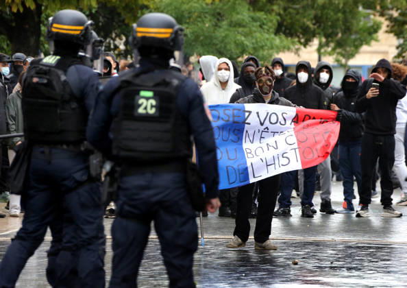 Several thousand people are marching through downtown Bordeaux on October 24, 2026. Patrick Bernard, Bestimage. Several thousand people are marching through downtown Bordeaux for the demonstration on October 24, 2026, in Bordeaux, France.  Copyright: xPatrickxBernardx2x xBestimagexPatrickxBernardx2x xBestimagex