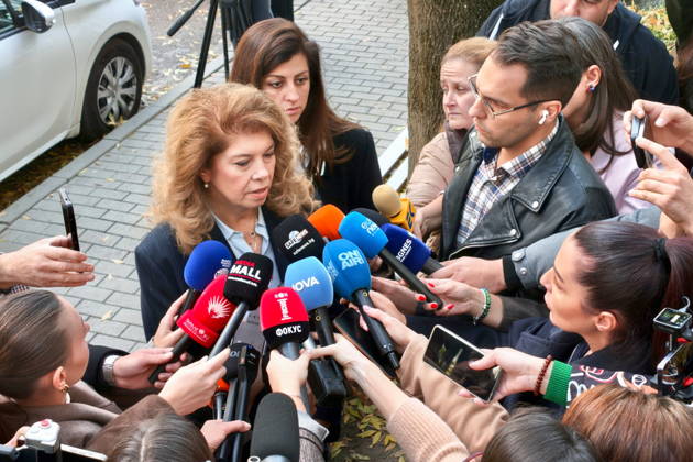 BULGARIA, SOFIA - OCTOBER 25, 2026: Bulgaria s incumbent president Iliana Iotova (C) talks to journalists at a polling station during the 2026 Bulgarian presidential election. On 25 October, the Bulgarians went to the polls to elect the country s president and vice president. Igor Lenkin TASS  99933256