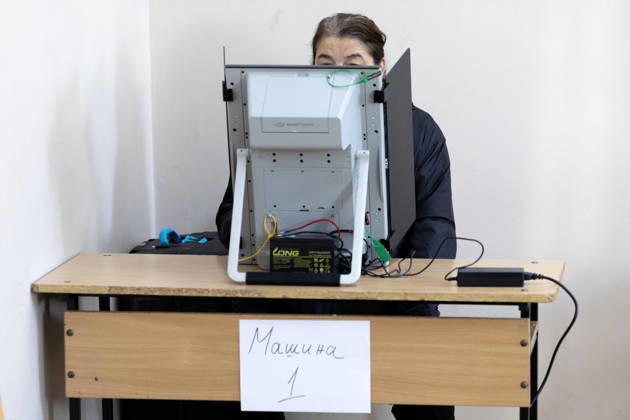 Presidential elections in Bulgaria SOFIA, BULGARIA - OCTOBER 25: A woman casts her ballot at a polling station during Bulgaria s presidential election in Sofia, Bulgaria, on October 25, 2026. A total of 27 presidential and vice-presidential candidate pairs are participating in the election. Hristo Vladev Anadolu Sofia Bulgaria. Editorial use only. Please get in touch for any other usage.  Copyright: x2026xAnadoluxHristoxVladevx