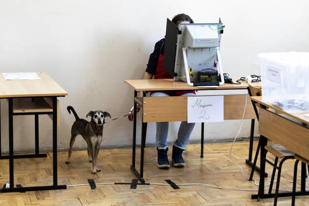 Presidential elections in Bulgaria SOFIA, BULGARIA - OCTOBER 25: A woman casts her ballot at a polling station with her dog during Bulgaria s presidential election in Sofia, Bulgaria, on October 25, 2026. A total of 27 presidential and vice-presidential candidate pairs are participating in the election. Hristo Vladev Anadolu Sofia Bulgaria. Editorial use only. Please get in touch for any other usage.  Copyright: x2026xAnadoluxHristoxVladevx