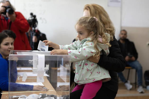 Presidential elections in Bulgaria SOFIA, BULGARIA - OCTOBER 25: Voters cast their ballots at a polling station during Bulgaria s presidential election in Sofia, Bulgaria, on October 25, 2026. A total of 27 presidential and vice-presidential candidate pairs are participating in the election. Hristo Vladev Anadolu Sofia Bulgaria. Editorial use only. Please get in touch for any other usage.  Copyright: x2026xAnadoluxHristoxVladevx