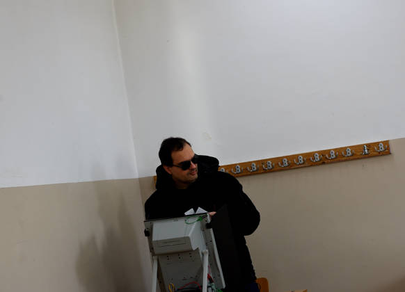 President Elections in Bulgaria A man casts his vote at a polling station during the first round of the presidential election in Sofia, Bulgaria, October 25, 2026. Nearly 6.6 million eligible voters are set to elect the seventh president of Bulgaria in the first round of voting. Sofia Bulgaria  Copyright: xMatrixxImagesx xVassilxDonevx