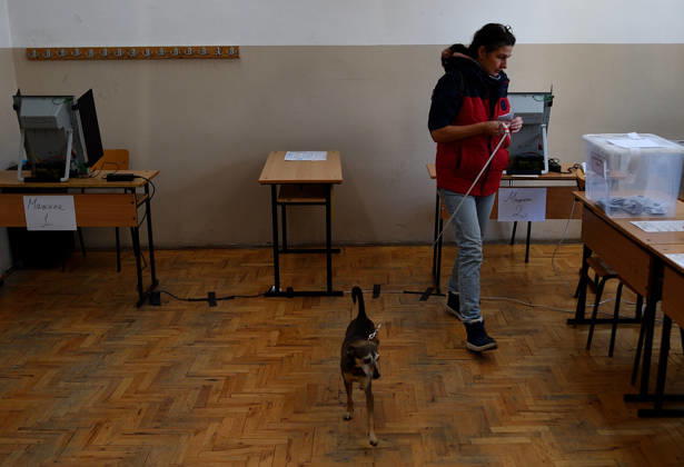 President Elections in Bulgaria A woman casts her vote at a polling station during the first round of the presidential election in Sofia, Bulgaria, October 25, 2026. Nearly 6.6 million eligible voters are set to elect the seventh president of Bulgaria in the first round of voting. Sofia Bulgaria  Copyright: xMatrixxImagesx xVassilxDonevx