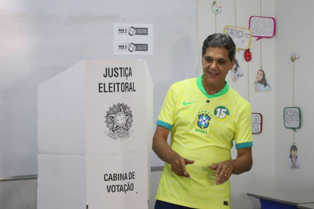 Election for governor in Espirito Santo. Vitoria, ES, October 25, 2026 - Politics - Ricardo Ferraco (MDB ES), governor of Espirito Santo and candidate for re-election, during voting at the school on Ilha Novo Mundo, in the Praia do Canto neighborhood, in Vitoria, this Sunday, the 25th.(Foto: Charles Sholl Brazil Photo Press Brazil Photo Press) INTERNATIONAL Vitoria corner beach Espirito Santo Brasil Copyright: xCharlesxShollx