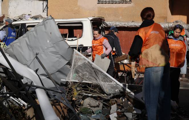 Russia Ukraine Drone Attack 9273074 25.10.2026 Volunteers clear the rubble after a massive drone attack amid Russia s military operation in Ukraine, in Belgorod, Russia. Two persons were killed and 14 others were injured in a reported strike by the Ukrainian Armed Forces on October 25. Taisia Liskovets Sputnik Belgorod Russia  Copyright: xTaisiaxLiskovetsx