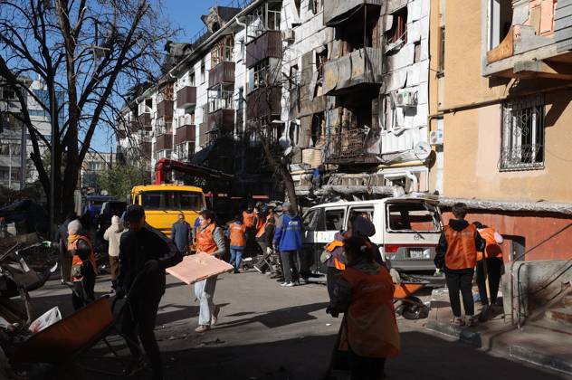 Russia Ukraine Drone Attack 9273076 25.10.2026 Volunteers clear the rubble after a massive drone attack amid Russia s military operation in Ukraine, in Belgorod, Russia. Two persons were killed and 14 others were injured in a reported strike by the Ukrainian Armed Forces on October 25. Taisia Liskovets Sputnik Belgorod Russia  Copyright: xTaisiaxLiskovetsx