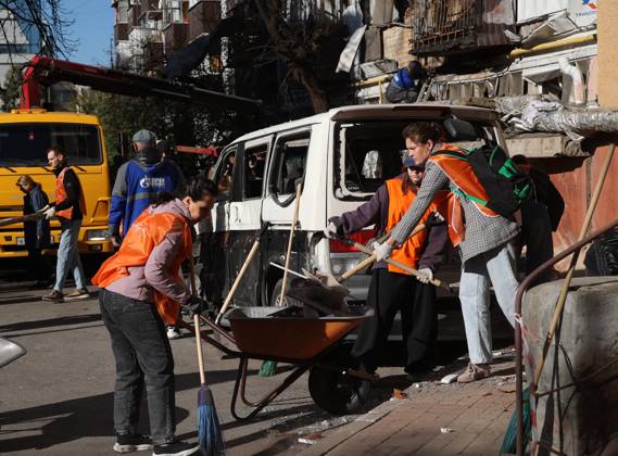 Russia Ukraine Drone Attack 9273077 25.10.2026 Volunteers clear the rubble after a massive drone attack amid Russia s military operation in Ukraine, in Belgorod, Russia. Two persons were killed and 14 others were injured in a reported strike by the Ukrainian Armed Forces on October 25. Taisia Liskovets Sputnik Belgorod Russia  Copyright: xTaisiaxLiskovetsx