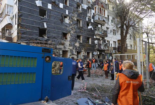 Russia Ukraine Drone Attack 9273086 25.10.2026 Volunteers clear the rubble after a massive drone attack amid Russia s military operation in Ukraine, in Belgorod, Russia. Two persons were killed and 14 others were injured in a reported strike by the Ukrainian Armed Forces on October 25. Taisia Liskovets Sputnik Belgorod Russia  Copyright: xTaisiaxLiskovetsx