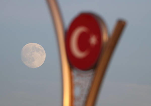 Full Moon in Kirklareli KIRKLARELI, TURKIYE - OCTOBER 25: The full moon rises over Kirklareli, Turkiye on October 25, 2026. Ozgun Tiran Anadolu Kirklareli Turkey. Editorial use only. Please get in touch for any other usage.  Copyright: x2026xAnadoluxOzgunxTiranx