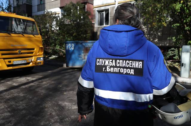 Russia Ukraine Drone Attack 9273085 25.10.2026 An emergency services worker is seen outside a residential building damaged in a massive drone attack amid Russia s military operation in Ukraine, in Belgorod, Russia. Two persons were killed and 14 others were injured in a reported strike by the Ukrainian Armed Forces on October 25. Taisia Liskovets Sputnik Belgorod Russia  Copyright: xTaisiaxLiskovetsx