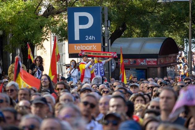 October 25, 2026, Madrid, Spain: Protesters hold a scarf that reads: Pedro Sanchez, leave now. .Thousands of people in Madrid have rallied in support of the demands made by women from Ceuta known locally as caballas who are calling for a return to normalcy in the autonomous city. Madrid Spain - ZUMAs197 20261025_aaa_s197_119 Copyright: xDavidxCanalesx