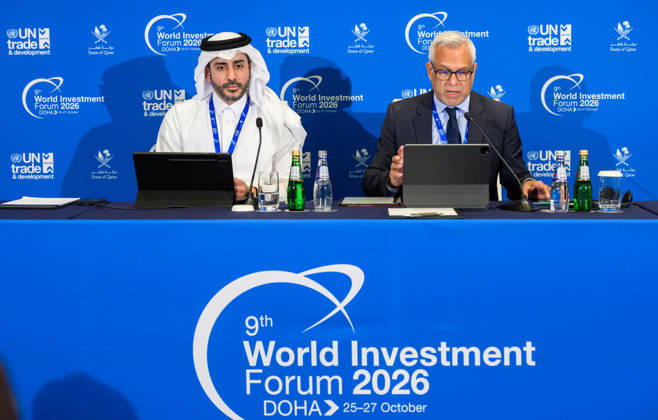 October 25, 2026, Doha, Qatar: Marcelo Risi, (R) Senior Communications Officer at UN Trade and Development (UNCTAD), and Hamad Mohammed Al-Nasr, (L) Director of Trade Development and Investment Promotion at Qatar s Ministry of Commerce and Industry, attend a press conference before the opening of 9th World Investment Forum (WIF 2026). The three-day summit, organized by United Nations Conference on Trade and Development Doha Qatar - ZUMAs197 20261025_aaa_s197_131 Copyright: xNoushadxVariyattiyakkalx