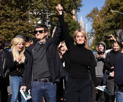 NYC Look-Alike Contest for Elizabeth Holmes and Nathan Fielder NYC Look-Alike Contest for Elizabeth Holmes and Nathan Fielder, Washington Square Park, NY. 25 Oct 2026 Pictured: Elizabeth Holmes and Nathan Fielder Look-Alike Contest-Winners.  Copyright: xThexMegaxAgencyxMayer xMEGAx