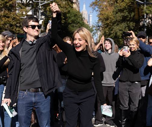 NYC Look-Alike Contest for Elizabeth Holmes and Nathan Fielder NYC Look-Alike Contest for Elizabeth Holmes and Nathan Fielder, Washington Square Park, NY. 25 Oct 2026 Pictured: Elizabeth Holmes and Nathan Fielder Look-Alike Contest-Winners.  Copyright: xThexMegaxAgencyxMayer xMEGAx