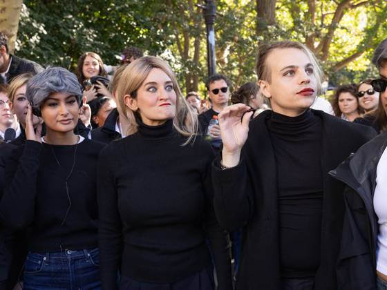 NYC Look-Alike Contest for Elizabeth Holmes and Nathan Fielder NYC Look-Alike Contest for Elizabeth Holmes and Nathan Fielder, Washington Square Park, NY. 25 Oct 2026 Pictured: Elizabeth Holmes and Nathan Fielder Look-Alike Contest.  Copyright: xThexMegaxAgencyxMayer xMEGAx