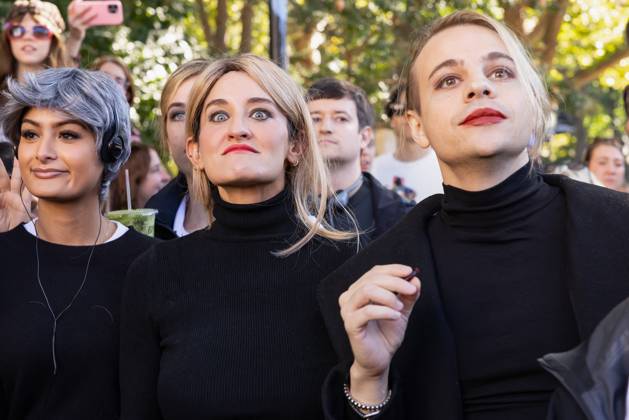 NYC Look-Alike Contest for Elizabeth Holmes and Nathan Fielder NYC Look-Alike Contest for Elizabeth Holmes and Nathan Fielder, Washington Square Park, NY. 25 Oct 2026 Pictured: Elizabeth Holmes and Nathan Fielder Look-Alike Contest.  Copyright: xThexMegaxAgencyxMayer xMEGAx