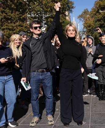 NYC Look-Alike Contest for Elizabeth Holmes and Nathan Fielder NYC Look-Alike Contest for Elizabeth Holmes and Nathan Fielder, Washington Square Park, NY. 25 Oct 2026 Pictured: Elizabeth Holmes and Nathan Fielder Look-Alike Contest-Winners.  Copyright: xThexMegaxAgencyxMayer xMEGAx