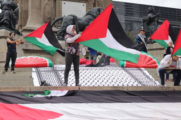 Mexico City Against the Genocide of the Palestinian MEXICO CITY, MEXICO - OCTOBER 25, 2026: Members of the Permanent Sunday Sit-In for Palestine are protesting against the genocide of children in the Gaza Strip on the steps of the Angel of Independence in Mexico City. Photo: Carlos Santiago JNA Press. Mexico City Mexico Copyright: x xCarlosxSantiagox xJNAxPressx