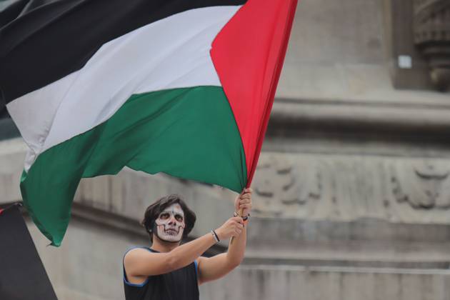 October 25, 2026, Mexico City, Mexico: MEXICO Mexico City, MEXICO - OCTOBER 25, 2026: Members of the Permanent Sunday Sit-In for Palestine are protesting against the genocide of children in the Gaza Strip on the steps of the Angel of Independence in Mexico City. Photo: JNA Press. Mexico City Mexico - ZUMAq101 20261025_zna_q101_119 Copyright: xCarlosxSantiagox