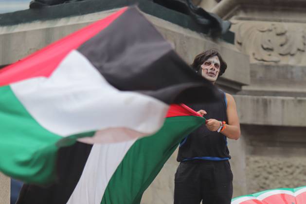 October 25, 2026, Mexico City, Mexico: MEXICO Mexico City, MEXICO - OCTOBER 25, 2026: Members of the Permanent Sunday Sit-In for Palestine are protesting against the genocide of children in the Gaza Strip on the steps of the Angel of Independence in Mexico City. Photo: JNA Press. Mexico City Mexico - ZUMAq101 20261025_zna_q101_124 Copyright: xCarlosxSantiagox