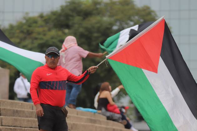 October 25, 2026, Mexico City, Mexico: MEXICO Mexico City, MEXICO - OCTOBER 25, 2026: Members of the Permanent Sunday Sit-In for Palestine are protesting against the genocide of children in the Gaza Strip on the steps of the Angel of Independence in Mexico City. Photo: JNA Press. Mexico City Mexico - ZUMAq101 20261025_zna_q101_125 Copyright: xCarlosxSantiagox