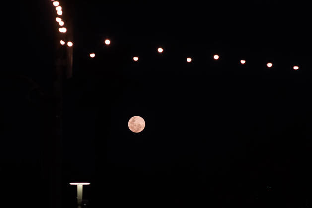 October 25, 2026, Firmat, Santa Fe, Argentina: A full moon is seen over Firmat, Argentina Firmat Argentina  - ZUMAm105 20261025_zaf_m105_003 Copyright: xPatricioxMurphyx