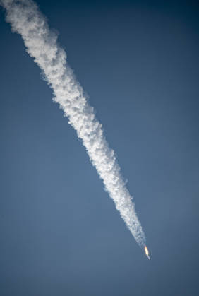 WENCHANG, CHINA - OCTOBER 25: A Long March-8A carrier rocket carrying the 28th group of low-orbit internet satellites blasts off from the Hainan Commercial Spacecraft Launch Site on October 25, 2026 in Wenchang, Hainan Province of China. The rocket lifted off at 10:03 a.m. (Beijing Time) from the Hainan commercial spacecraft launch site. The payloads, the 28th group of low-orbit internet satellites, entered the designated orbit.  Copyright: xVCGx 111676933700