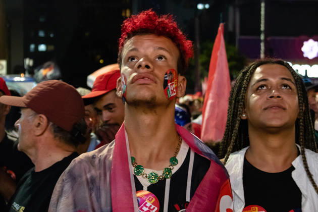 SãO PAULO, SP - 25.10.2026: ELECTION RESULTS ON PAULISTA AVENUE - Supporters of the Workers& 39; Party (PT) gathered on Paulista Avenue to follow the vote count for the second round of the 2026 elections on Sunday night. x3039162x  WalmorxCarvalho