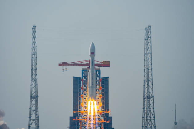WENCHANG, CHINA - OCTOBER 25: A Long March 8A carrier rocket lifts off carrying the Satellite Internet Low Orbit 28 Group satellites at the Hainan Commercial Spaceport on October 25, 2026 in Wenchang, Hainan Province of China. The satellites successfully entered their predetermined orbit.  Copyright: xVCGx 111676957977