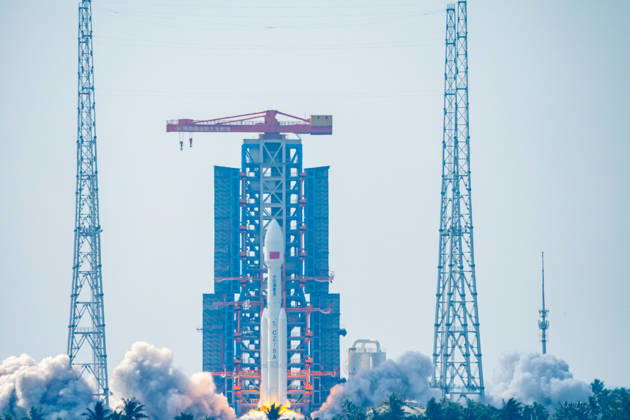 WENCHANG, CHINA - OCTOBER 25: A Long March 8A carrier rocket launches the Satellite Internet Low Orbit 28 Group satellites into space at the Hainan Commercial Spaceport on October 25, 2026 in Wenchang, Hainan Province of China. The satellites successfully entered their predetermined orbit, marking the completion of the launch mission.  Copyright: xVCGx 111676957973