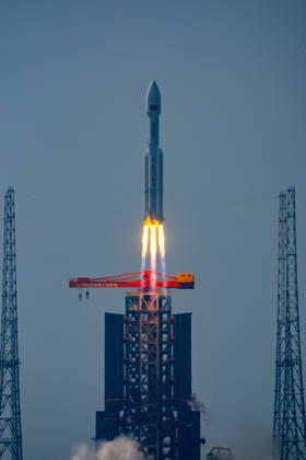 WENCHANG, CHINA - OCTOBER 25: China successfully launches the Satellite Internet Low Orbit 28 group satellites into space using a Long March 8A Y12 carrier rocket at the Hainan Commercial Spaceport on October 25, 2026 in Wenchang, Hainan Province of China. The satellites entered their predetermined orbit and the launch mission was completed successfully.  Copyright: xVCGx 111676918394