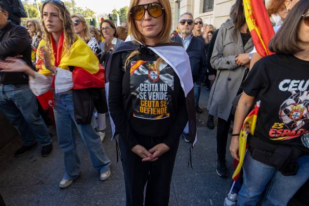 A march demanding solutions and a restoration of social normalcy in Ceuta - Madrid, Spain - 25 Oct 2026 A woman wears a T-shirt in support of the autonomous city of Ceuta. Thousands of people in Madrid have rallied in support of the demands made by women from Ceuta—known locally as caballas —who are calling for a return to normalcy in the autonomous city. Madrid Spain Copyright: xDavidxCanalesx xSOPAxImagesx David-Canales-1461624