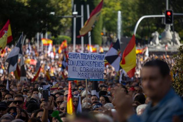 A march demanding solutions and a restoration of social normalcy in Ceuta - Madrid, Spain - 25 Oct 2026 Protesters carry signs in support of the autonomous city of Ceuta. Thousands of people in Madrid have rallied in support of the demands made by women from Ceuta—known locally as caballas —who are calling for a return to normalcy in the autonomous city. Madrid Spain Copyright: xDavidxCanalesx xSOPAxImagesx David-Canales-1461630