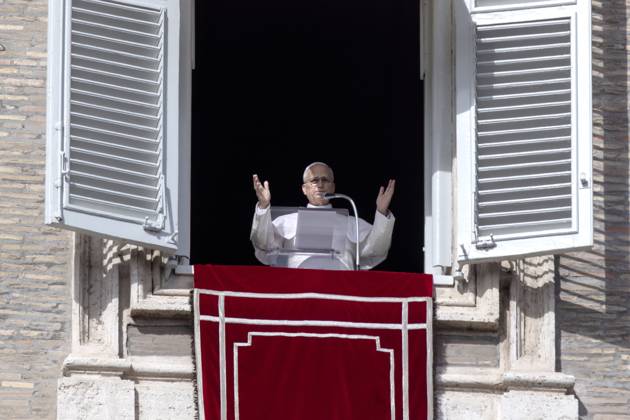 Pope Leo XIV s Sunday Angelus Prayer in Vatican City, Vatican - 25 Oct 2026 Pope Leo XIV leads his Sunday Angelus prayer from the window of his study overlooking St. Peter s Square in the Vatican. Pope Leo XIV during the Sunday Angelus Prayer in Saint Peter s Square in the Vatican Vatican City Vatican Copyright: xMariaxGraziaxPicciarellax xSOPAxImagesx Maria-Grazia-Picciarella-1461643