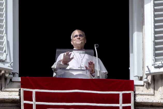 Pope Leo XIV s Sunday Angelus Prayer in Vatican City, Vatican - 25 Oct 2026 Pope Leo XIV leads his Sunday Angelus prayer from the window of his study overlooking St. Peter s Square in the Vatican. Pope Leo XIV during the Sunday Angelus Prayer in Saint Peter s Square in the Vatican Vatican City Vatican Copyright: xMariaxGraziaxPicciarellax xSOPAxImagesx Maria-Grazia-Picciarella-1461646