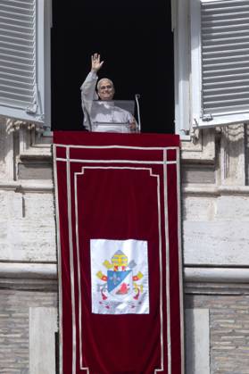 Pope Leo XIV s Sunday Angelus Prayer in Vatican City, Vatican - 25 Oct 2026 Pope Leo XIV leads his Sunday Angelus prayer from the window of his study overlooking St. Peter s Square in the Vatican. Pope Leo XIV during the Sunday Angelus Prayer in Saint Peter s Square in the Vatican Vatican City Vatican Copyright: xMariaxGraziaxPicciarellax xSOPAxImagesx Maria-Grazia-Picciarella-1461648