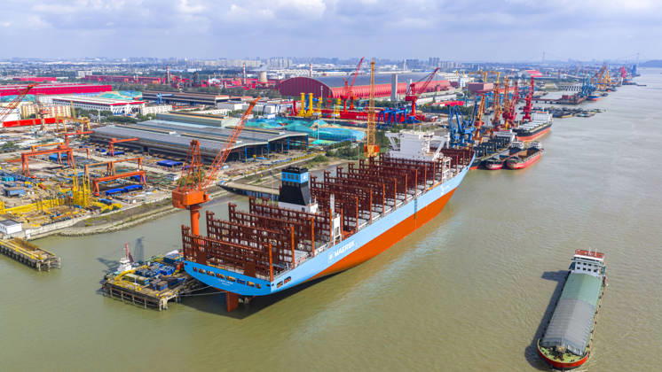 Shipbuilding TAIZHOU, CHINA - OCTOBER 25, 2026 - Multiple large vessels are under construction at Jiangsu New Yangtze Shipbuilding Co., Ltd. in Taizhou, Jiangsu Province, China on October 25, 2026. Taizhou Jiangsu China  Copyright: xCFOTOx i1793011797037