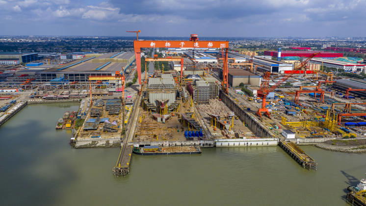 Shipbuilding TAIZHOU, CHINA - OCTOBER 25, 2026 - Multiple large vessels are under construction at Jiangsu New Yangtze Shipbuilding Co., Ltd. in Taizhou, Jiangsu Province, China on October 25, 2026. Taizhou Jiangsu China  Copyright: xCFOTOx i1793011797175