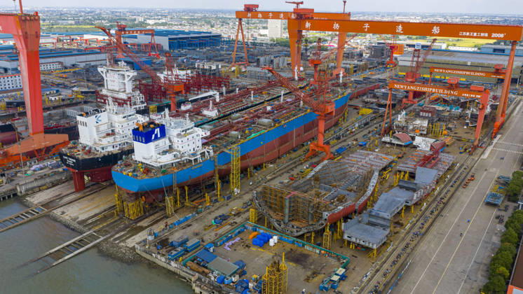 Shipbuilding TAIZHOU, CHINA - OCTOBER 25, 2026 - Multiple large vessels are under construction at Jiangsu New Yangtze Shipbuilding Co., Ltd. in Taizhou, Jiangsu Province, China on October 25, 2026. Taizhou Jiangsu China  Copyright: xCFOTOx i1793011797771