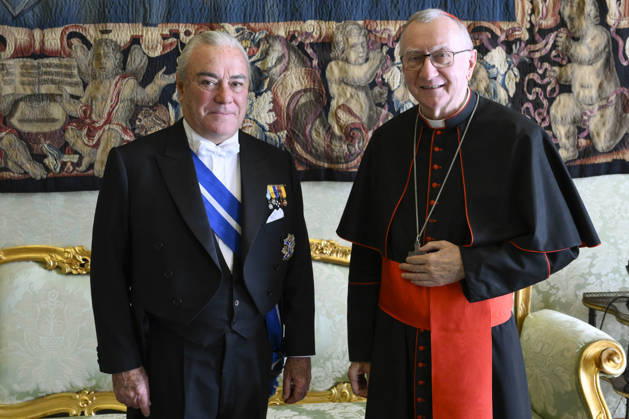 ITALY - PRIVATE AUDIENCE - VATICAN-2026 10 26 Italy, Rome, Vatican, 2026 10 26: Pope Leo XIV receives in a private audience His Excellency Mr. James Sydney Sinclair Manley, Ambassador of Chile Presentation of Letters of Credence at the Vatican Photo by VATICAN MEDIA Catholic Press Photo EDITORIAL USE ONLY - NO BOOKS Copyright: xVATICANxMEDIA xCatholicxPressxPhotox
