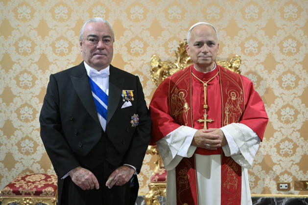 ITALY - PRIVATE AUDIENCE - VATICAN-2026 10 26 Italy, Rome, Vatican, 2026 10 26: Pope Leo XIV receives in a private audience His Excellency Mr. James Sydney Sinclair Manley, Ambassador of Chile Presentation of Letters of Credence at the Vatican Photo by VATICAN MEDIA Catholic Press Photo EDITORIAL USE ONLY - NO BOOKS Copyright: xVATICANxMEDIA xCatholicxPressxPhotox